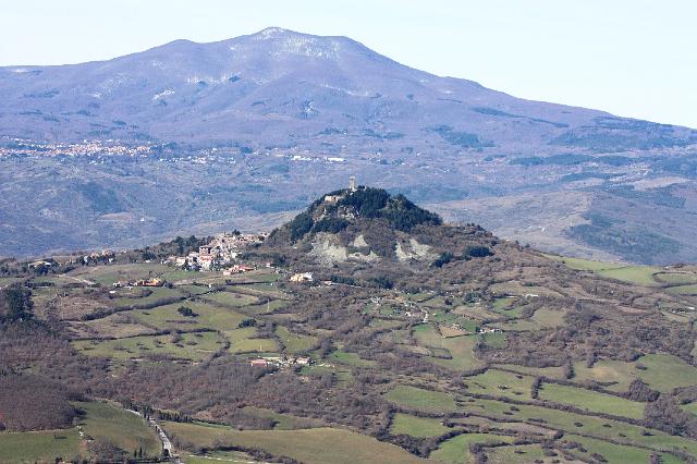 Canon 27feb2010-057.JPG - Radicofani e il Monte Amiata